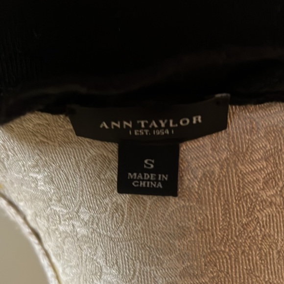 NWOT Ann Taylor Ruffle Sweater - Picture 3 of 4